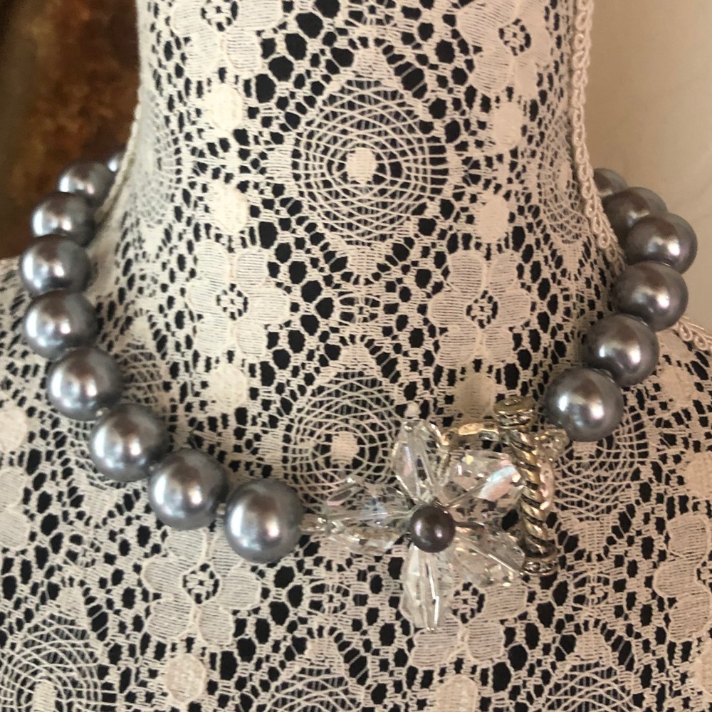 Faux grey pearl and flower necklace